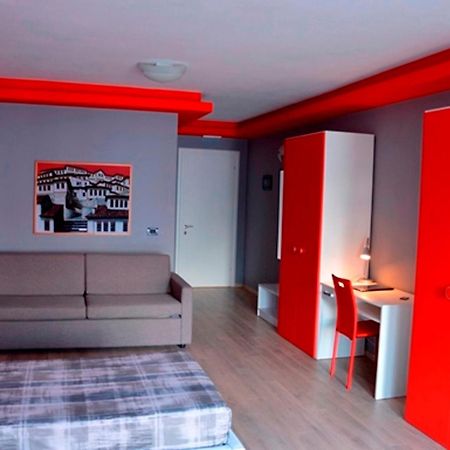 B&B Tirana Smile ภายนอก รูปภาพ