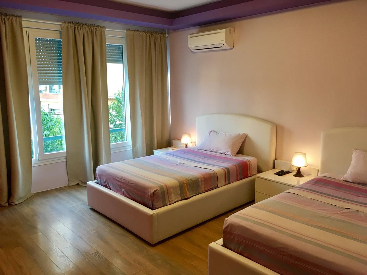 B&B Tirana Smile ภายนอก รูปภาพ