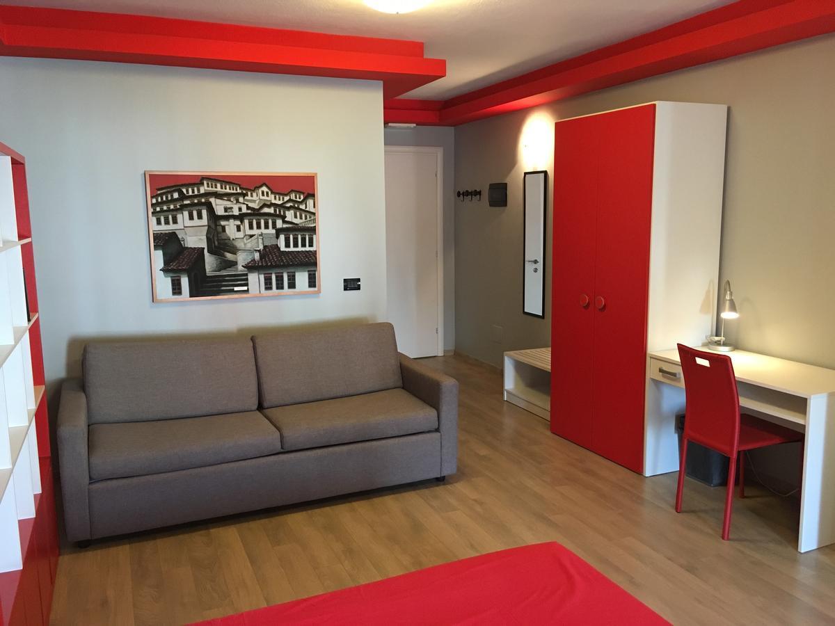 B&B Tirana Smile ภายนอก รูปภาพ
