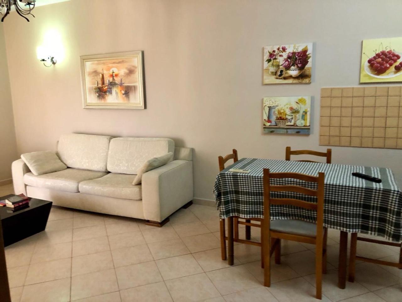 B&B Tirana Smile ภายนอก รูปภาพ