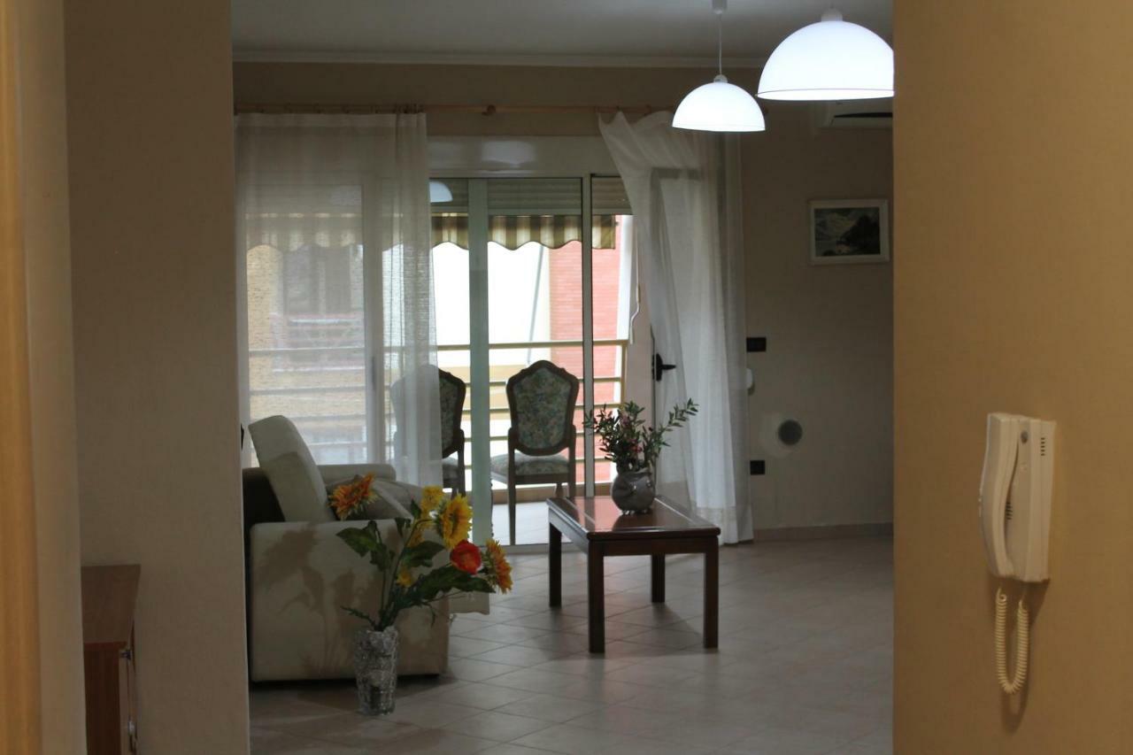 B&B Tirana Smile ภายนอก รูปภาพ