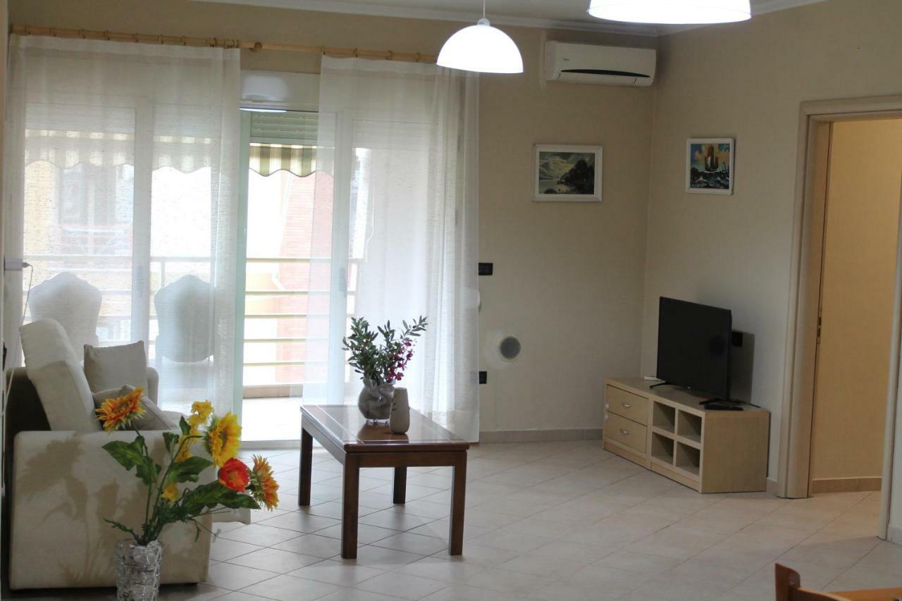 B&B Tirana Smile ภายนอก รูปภาพ
